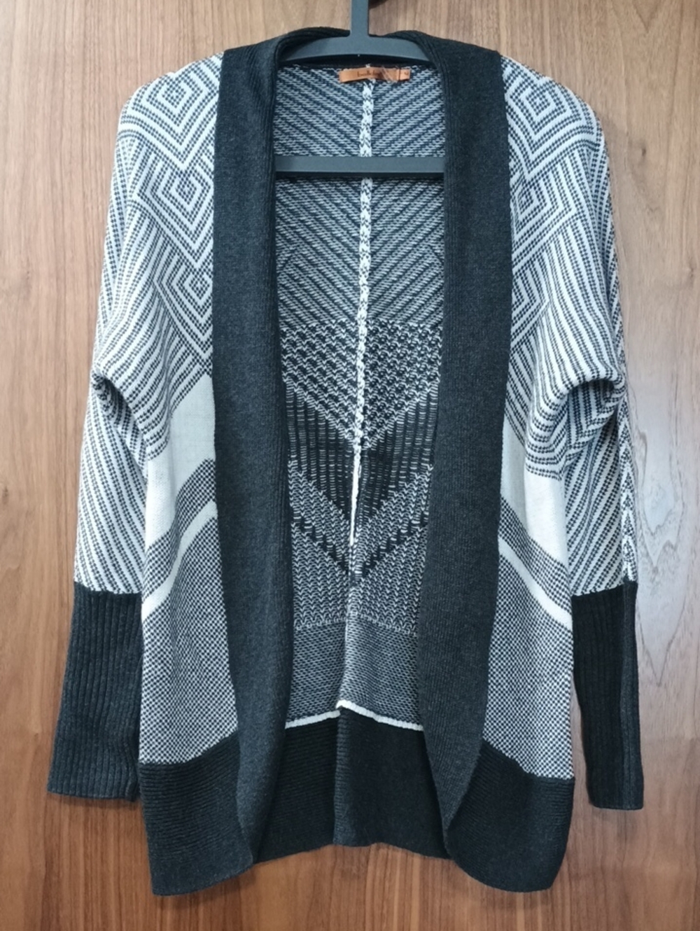 2/$20 Belldini Geometric Open-Front Cardigan M